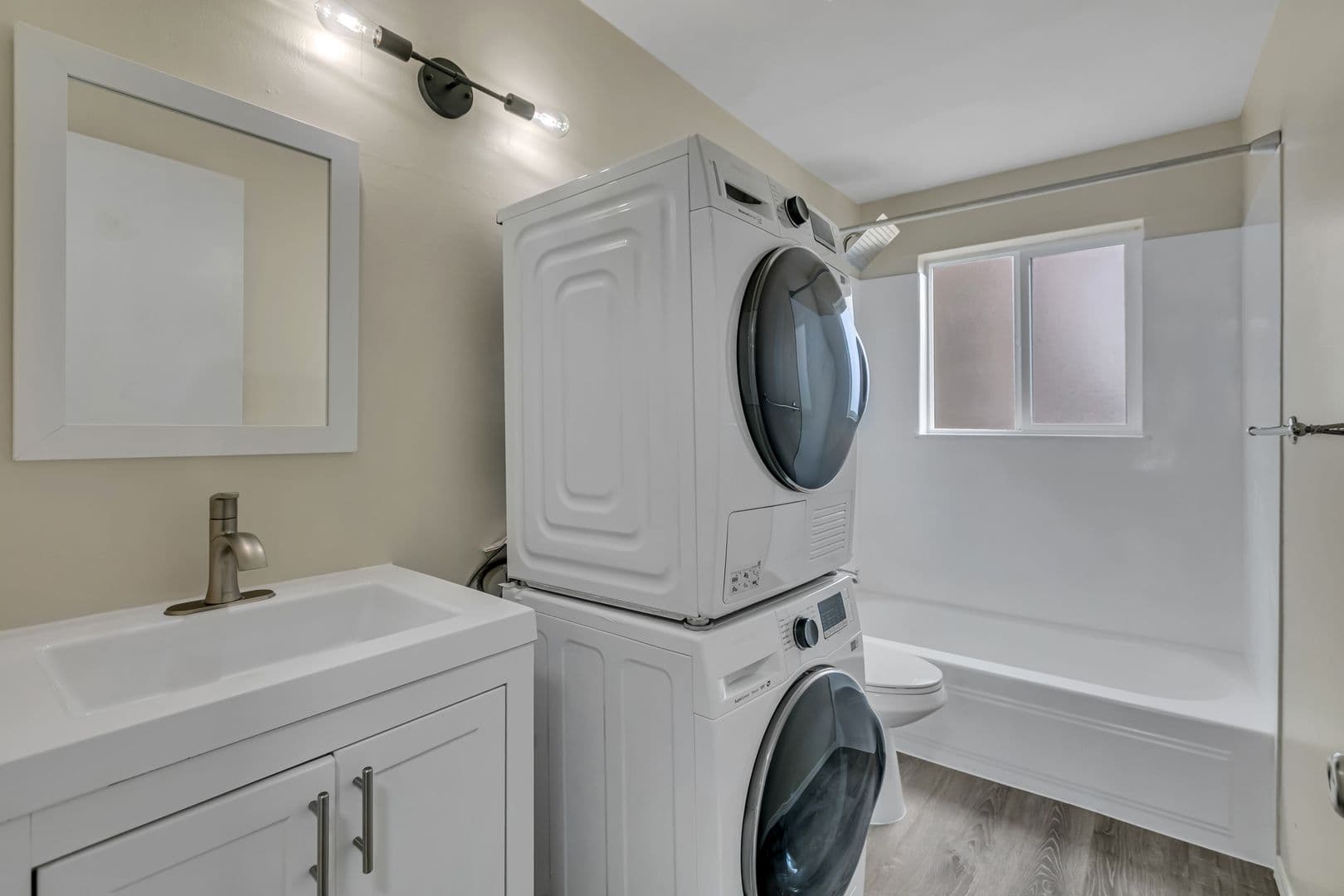 Seattle Apartment: 1519 NW 65th St