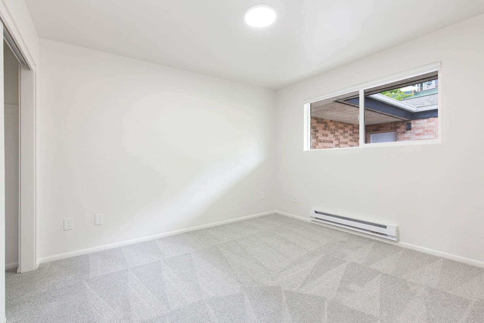 SEATTLE Apartment: 2850 15TH AVE W