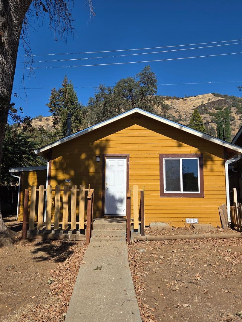 Nice House: 3714 E Highway 20, #3