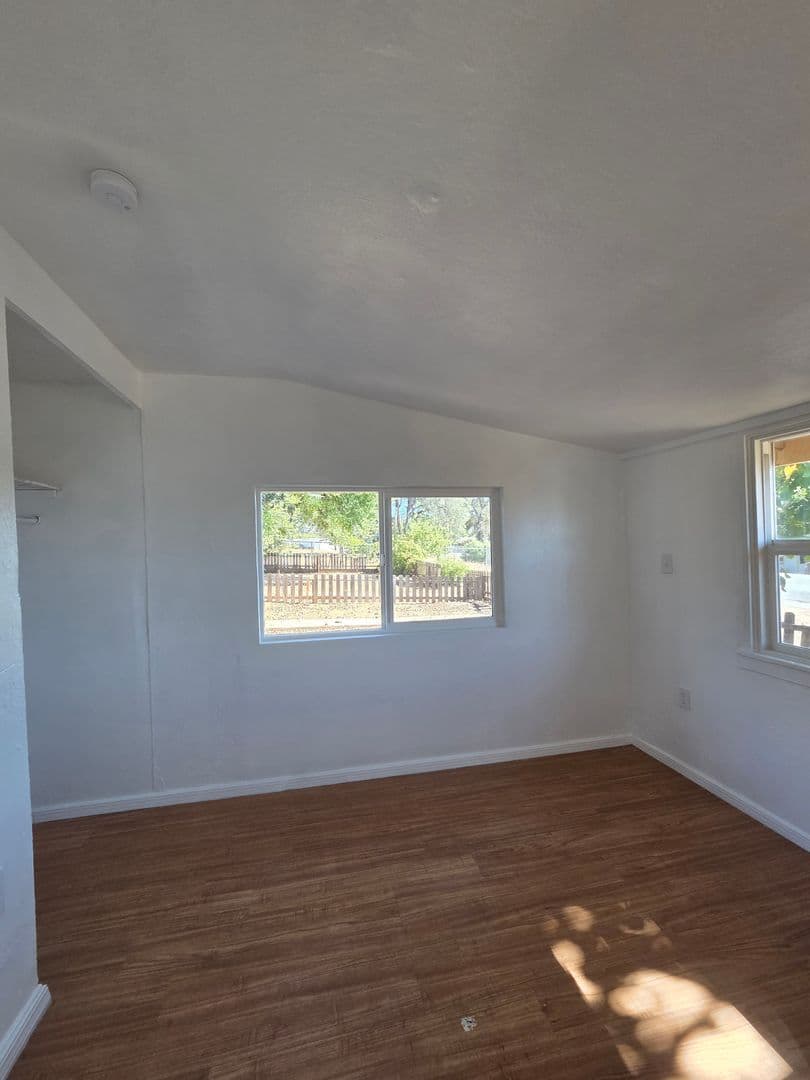 Nice House: 3714 E Highway 20, #2
