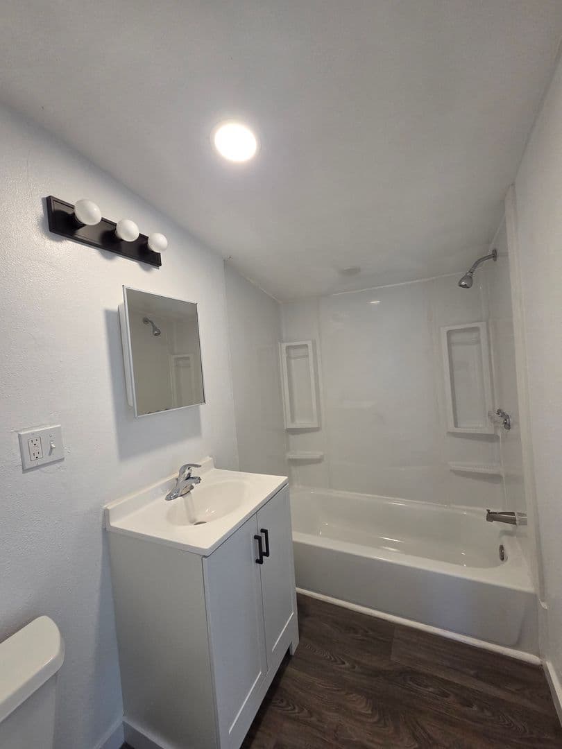 Nice House: 3714 E Highway 20, #2
