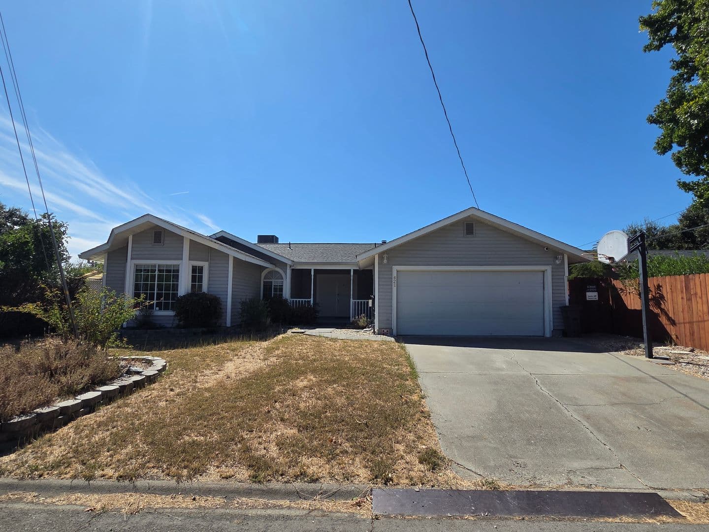 Clearlake Oaks House: 421 Lake Street