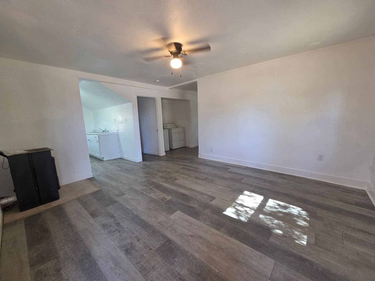 Nice House: 3714 E Highway 20, #4