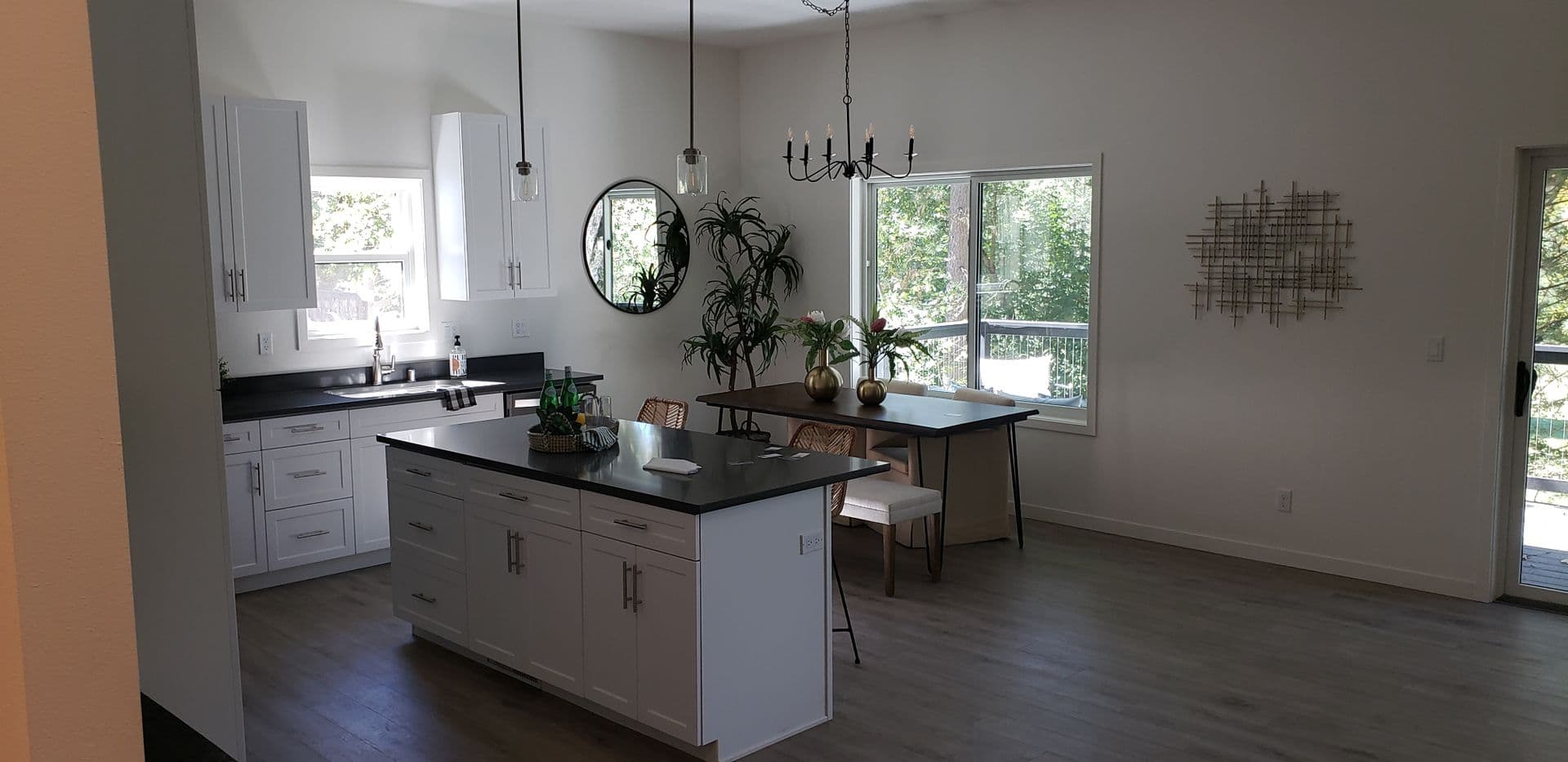 Cobb House: 16325 Tee Rd