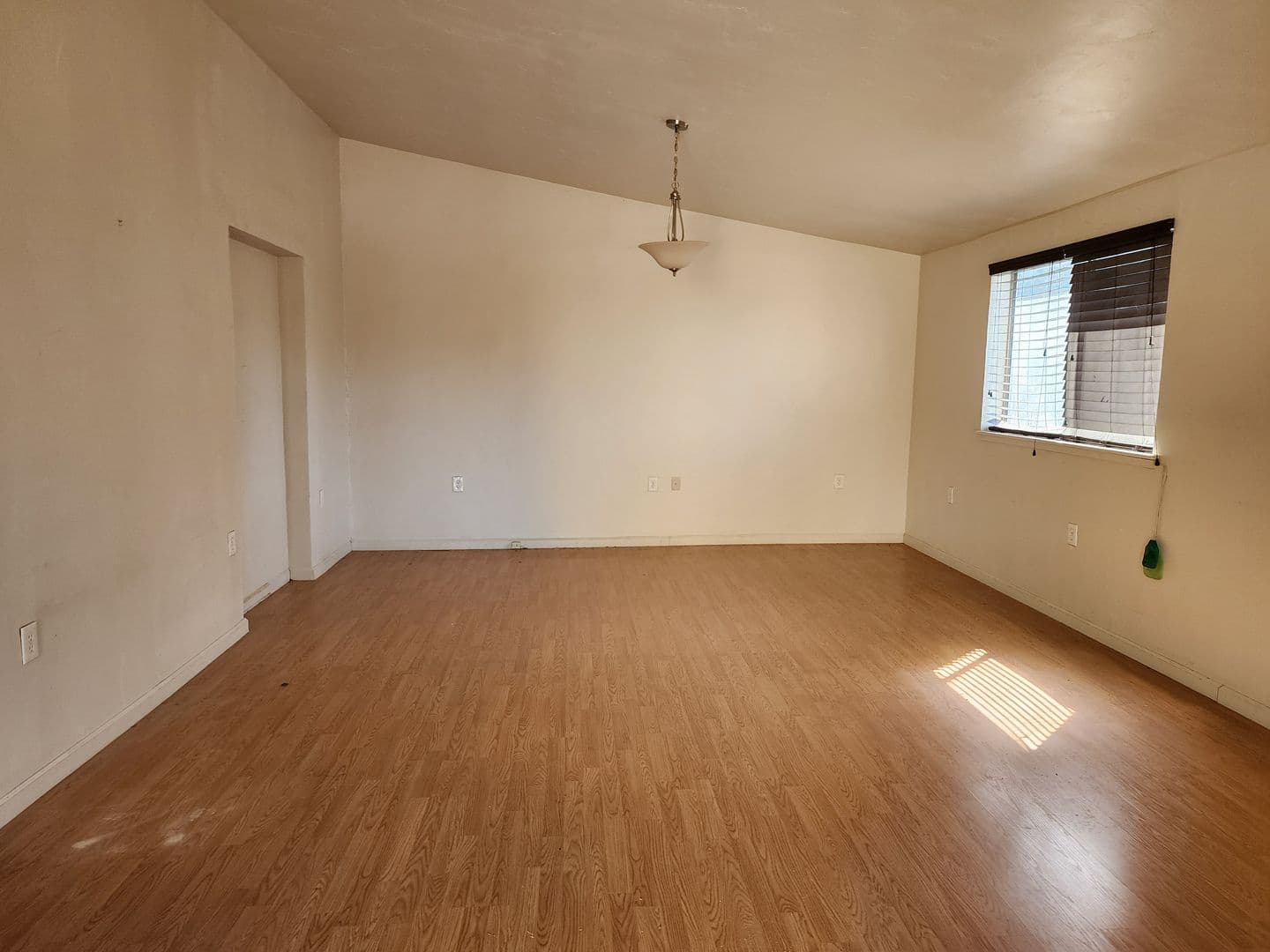 Nice House: 3221 Lee St.