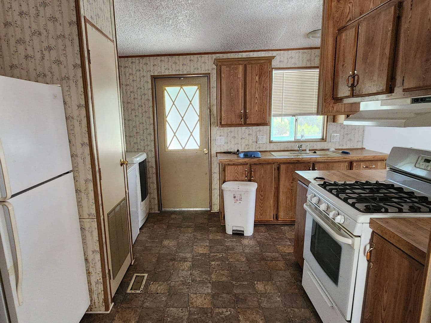 Clearlake Oaks House: 3162 Shasta Rd