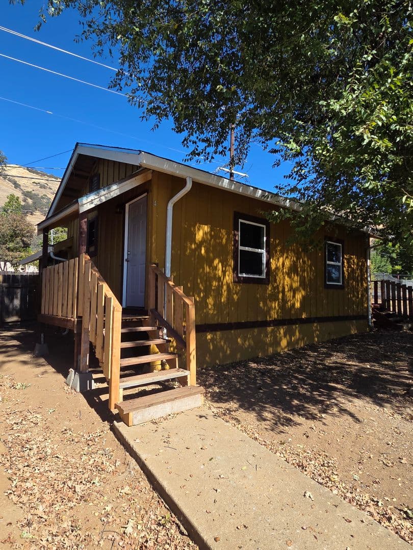 Nice House: 3714 E Highway 20, #4