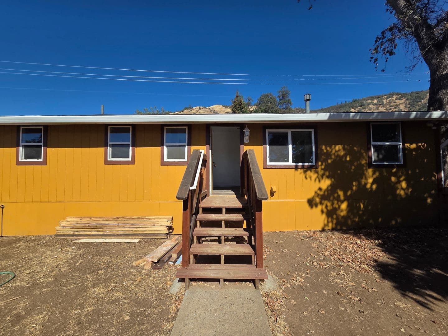 Nice House: 3714 E Highway 20, #2