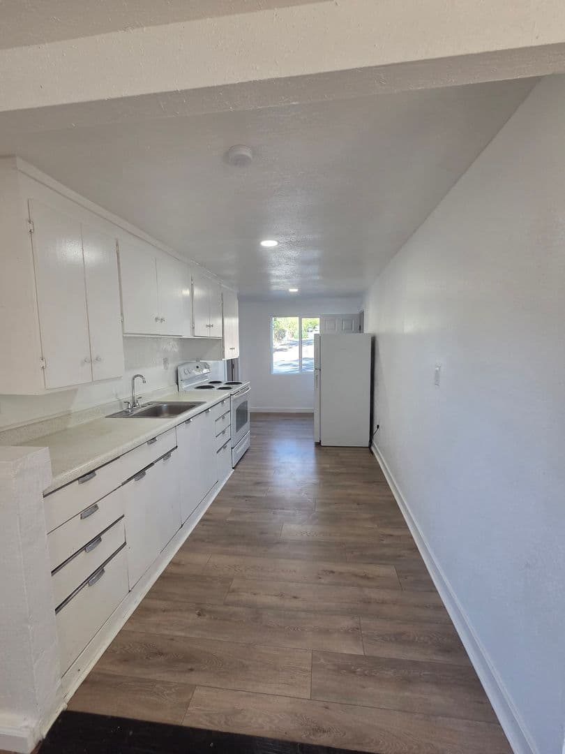 Nice House: 3714 E Highway 20, #3