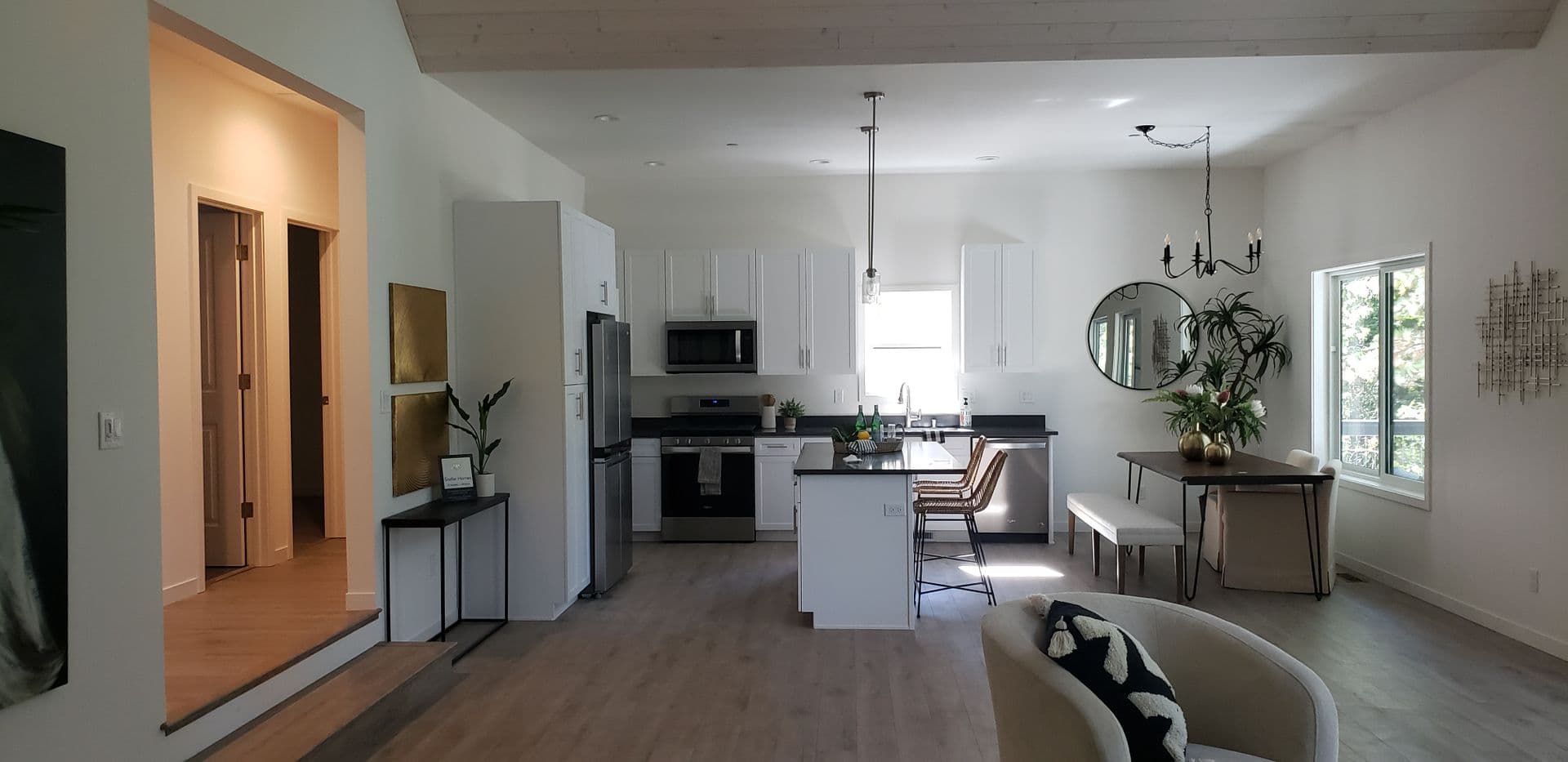 Cobb House: 16325 Tee Rd