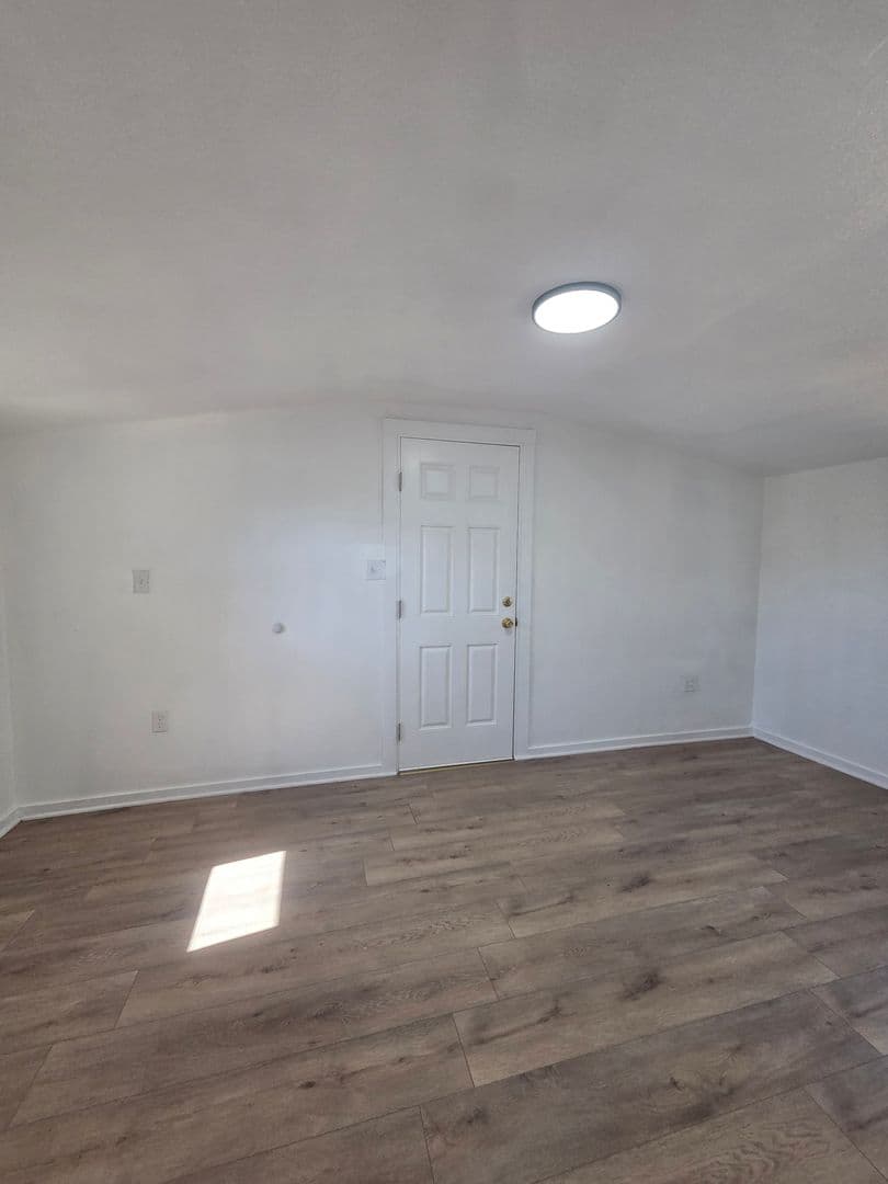 Nice House: 3714 E Highway 20, #2