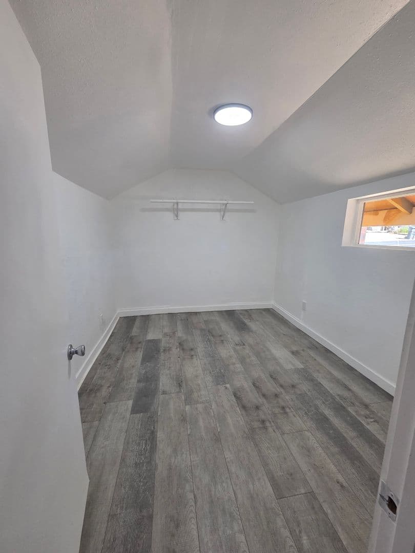 Nice House: 3714 E Highway 20, #4