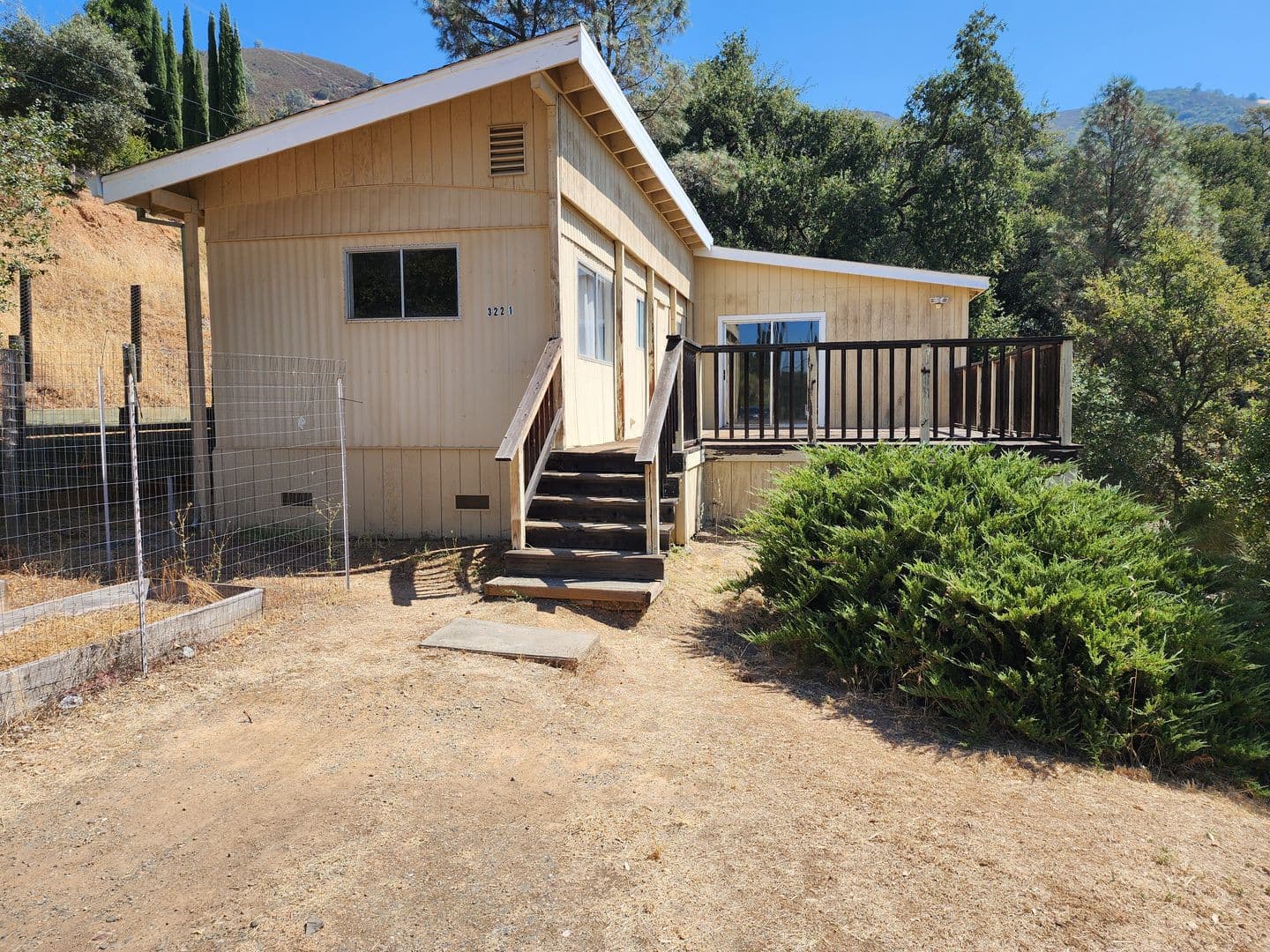 Nice House: 3221 Lee St.