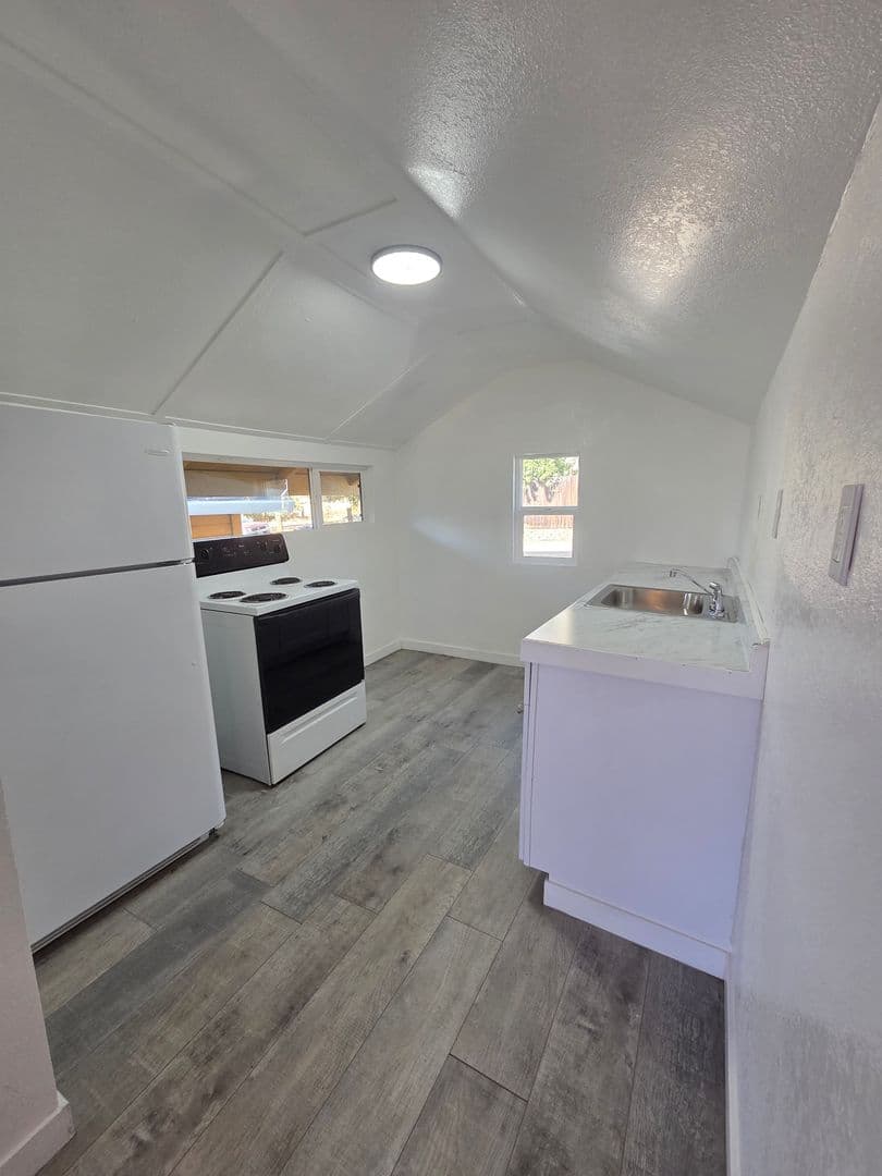 Nice House: 3714 E Highway 20, #4