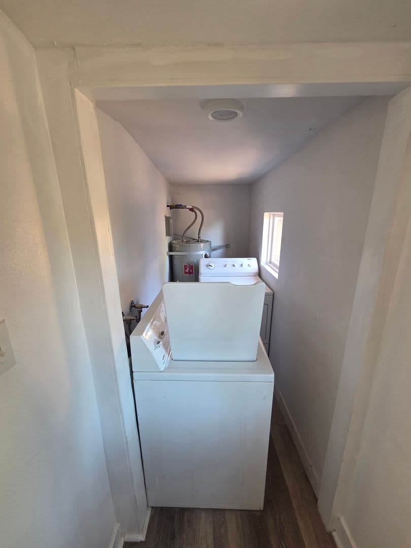 Nice House: 3714 E Highway 20, #2