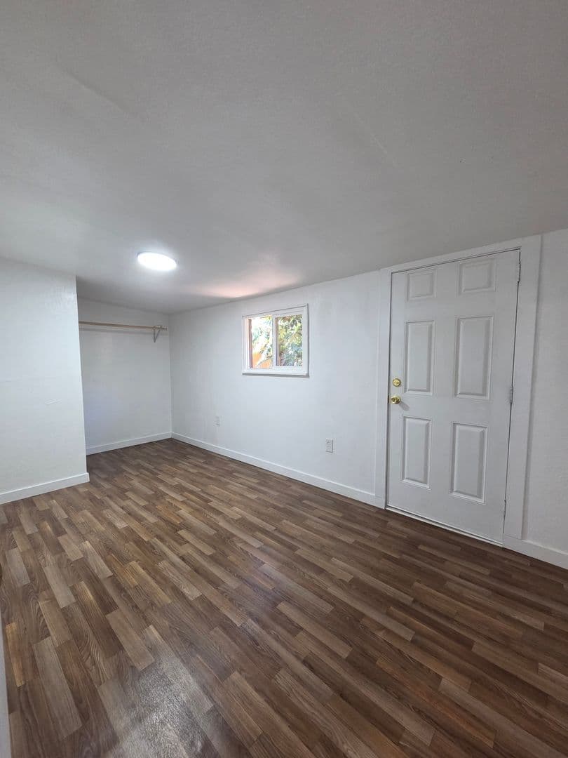 Nice House: 3714 E Highway 20, #3