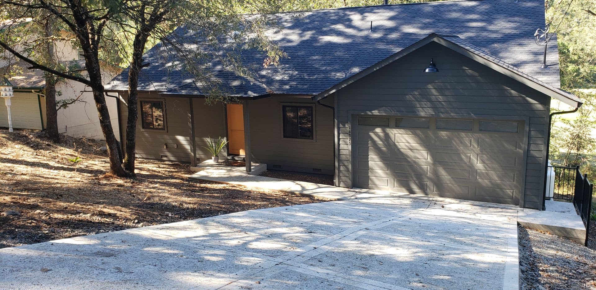 Cobb House: 16325 Tee Rd