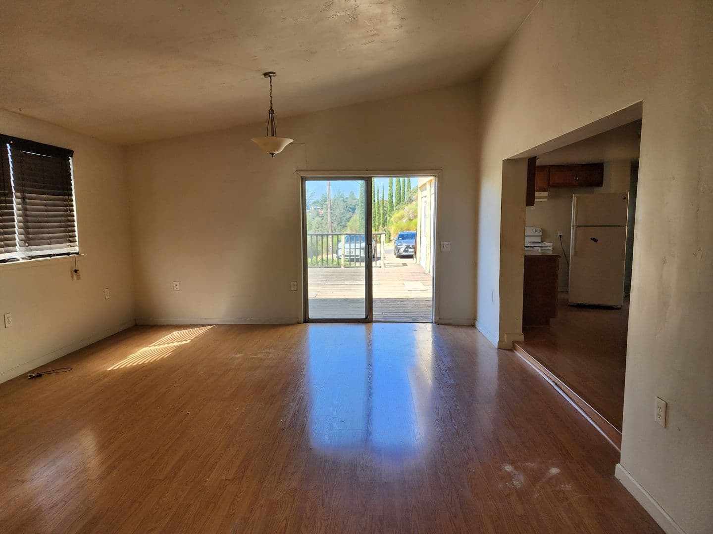 Nice House: 3221 Lee St.