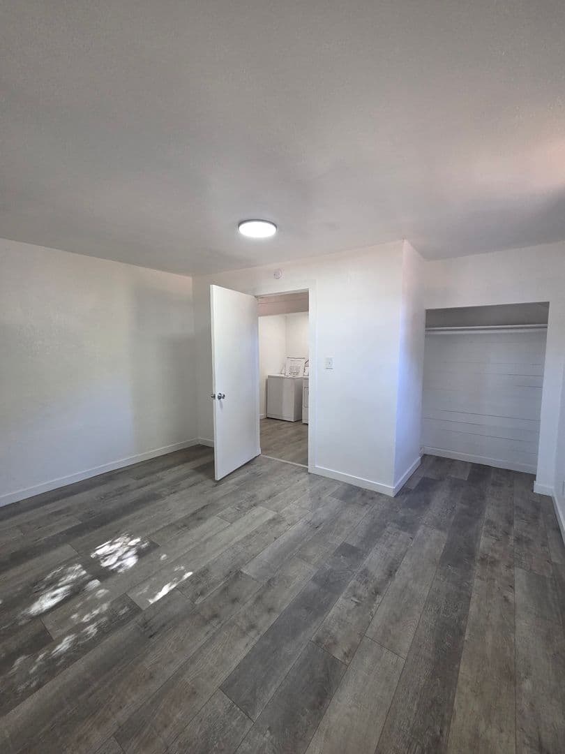 Nice House: 3714 E Highway 20, #4