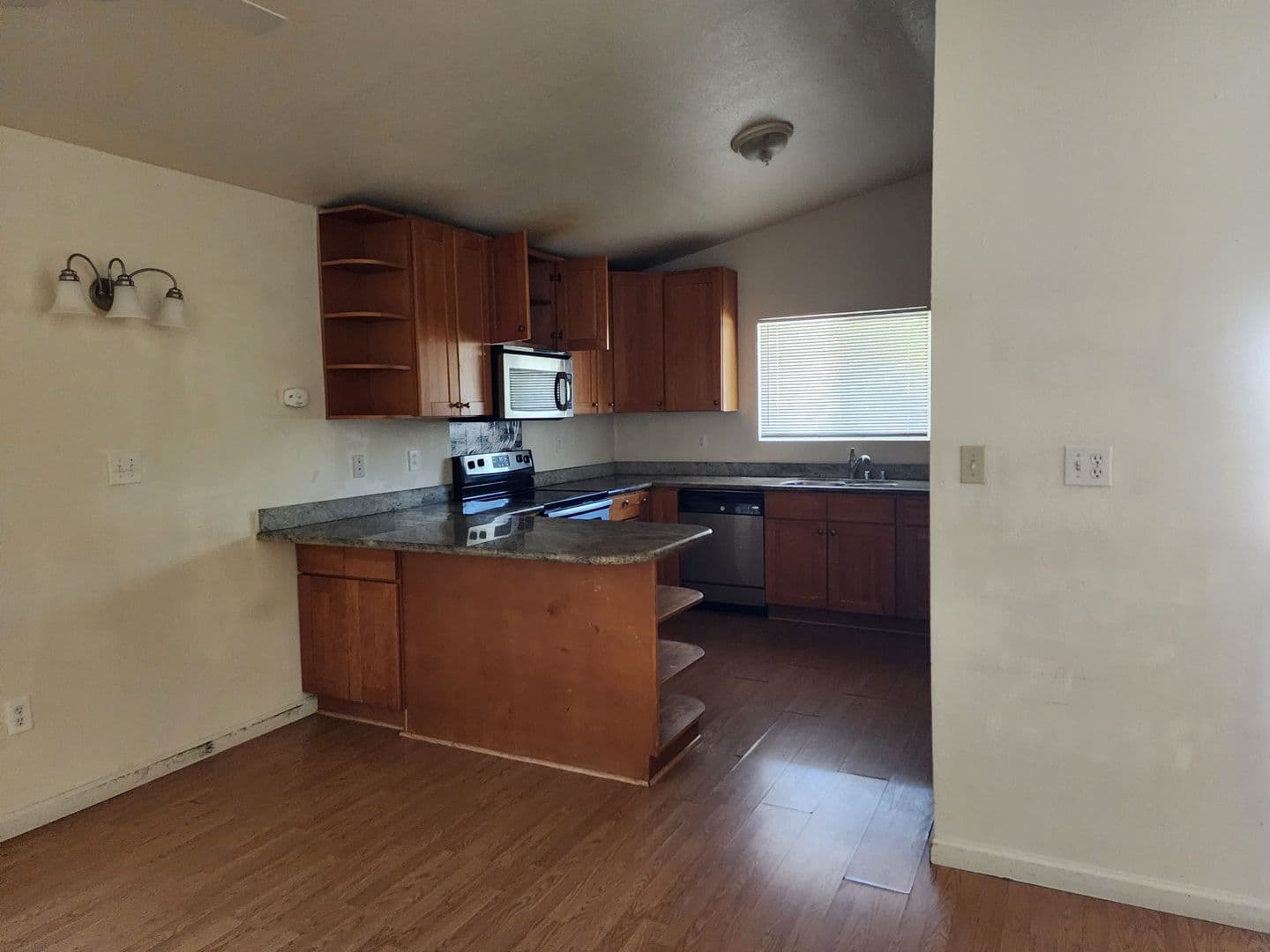 Clearlake House: 16111 40th Ave.