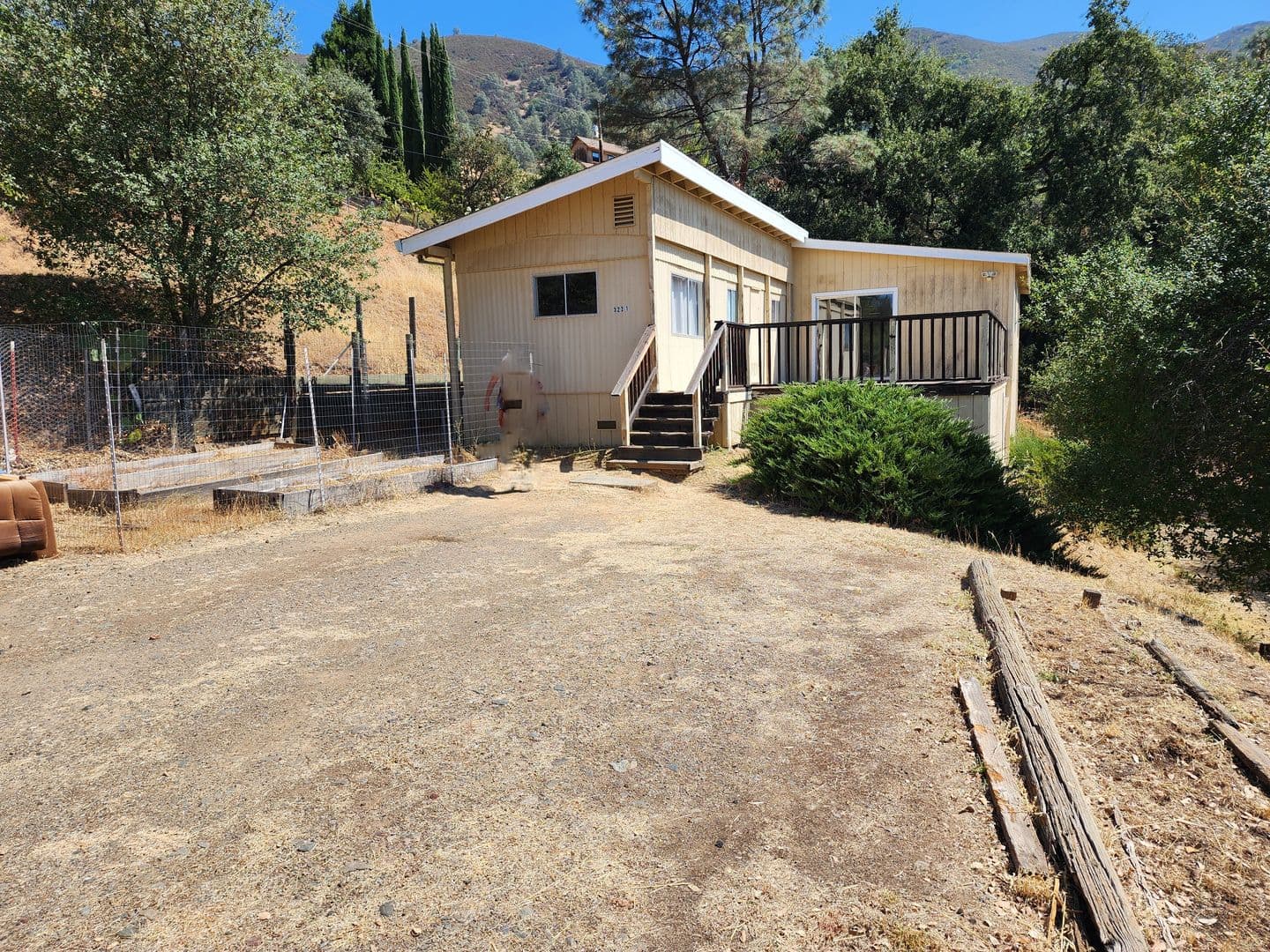 Nice House: 3221 Lee St.
