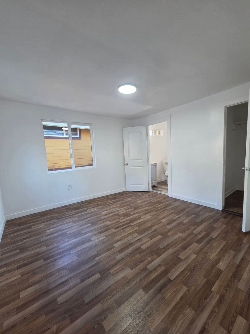 Nice House: 3714 E Highway 20, #3