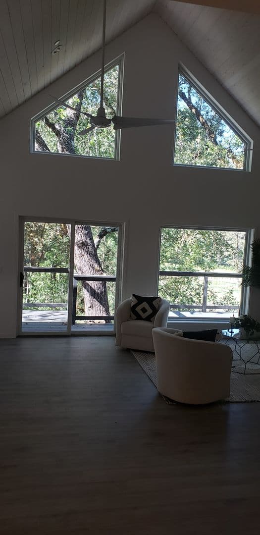 Cobb House: 16325 Tee Rd
