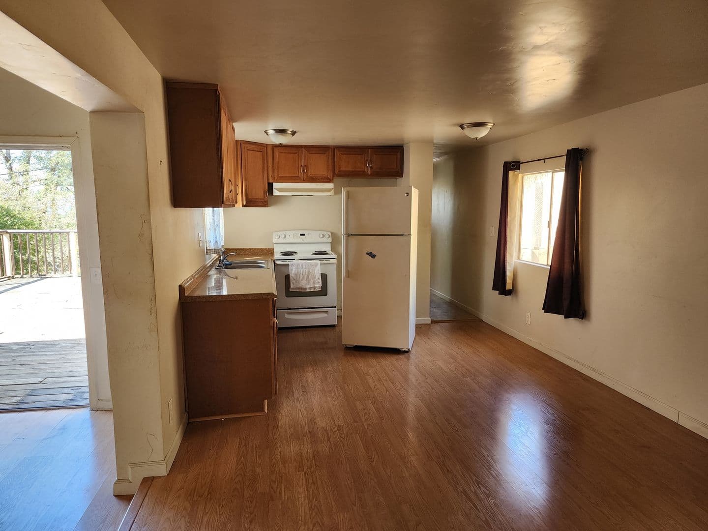 Nice House: 3221 Lee St.