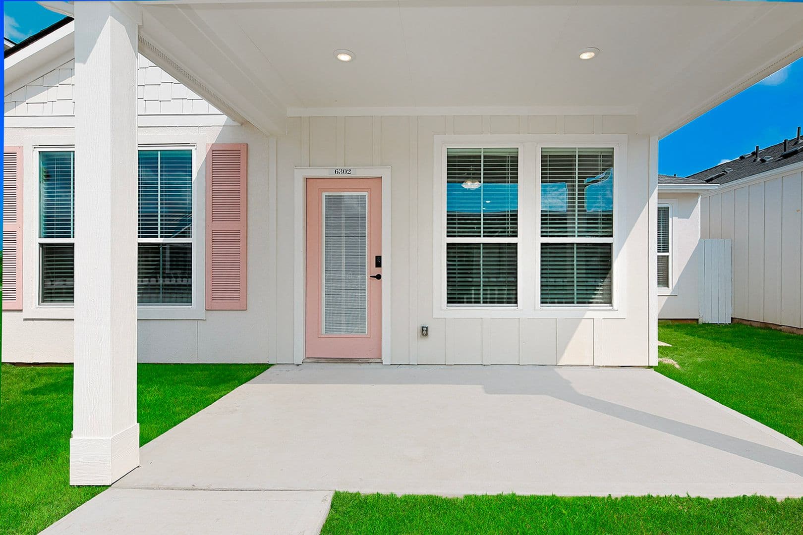 Conroe Apartment: 2422 South Loop 336 West