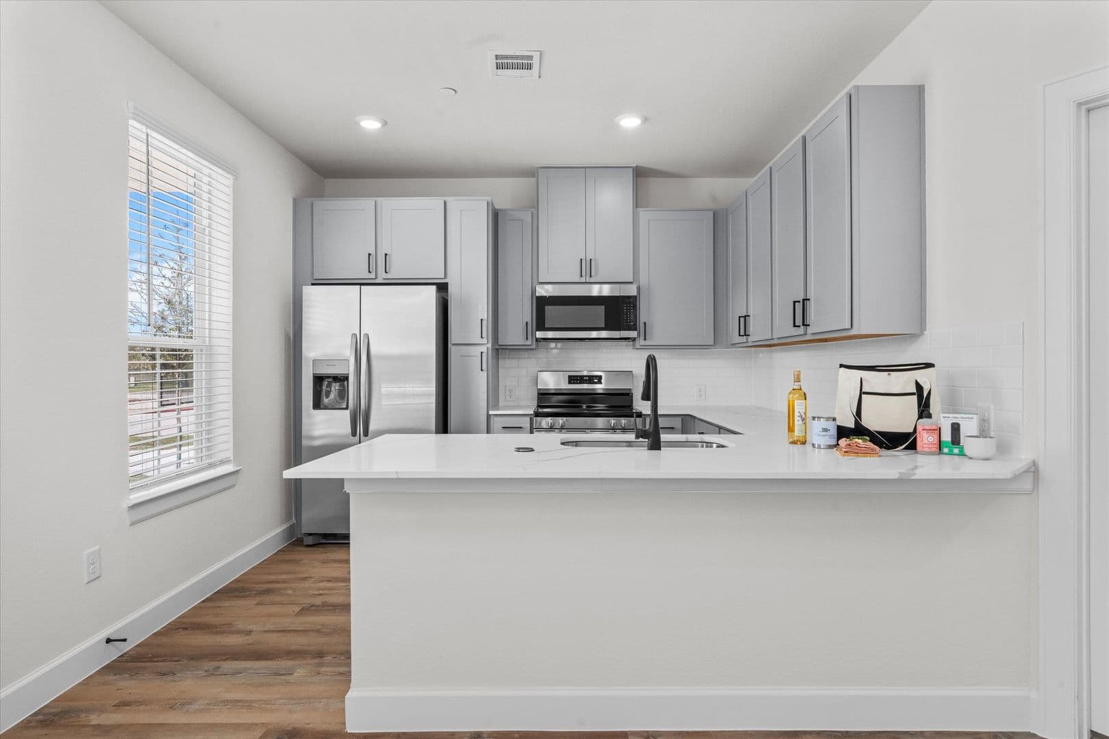 Baytown Apartment: 605 Hunt Rd.