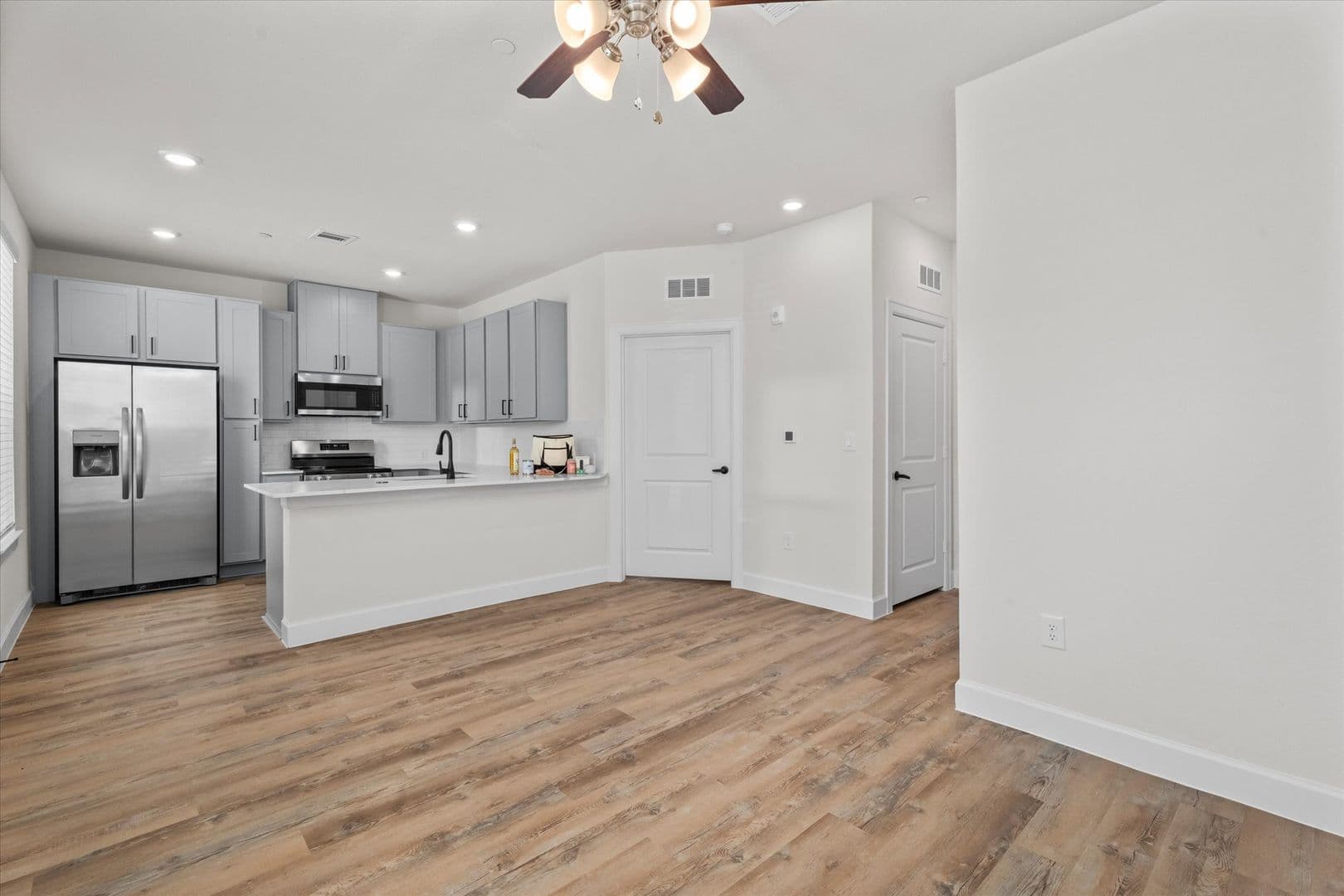 Baytown Apartment: 605 Hunt Rd.