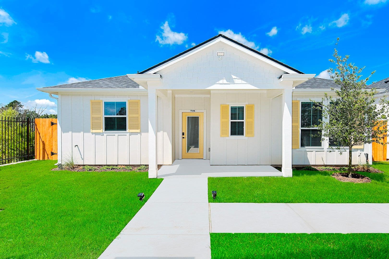 Conroe Apartment: 2422 South Loop 336 West