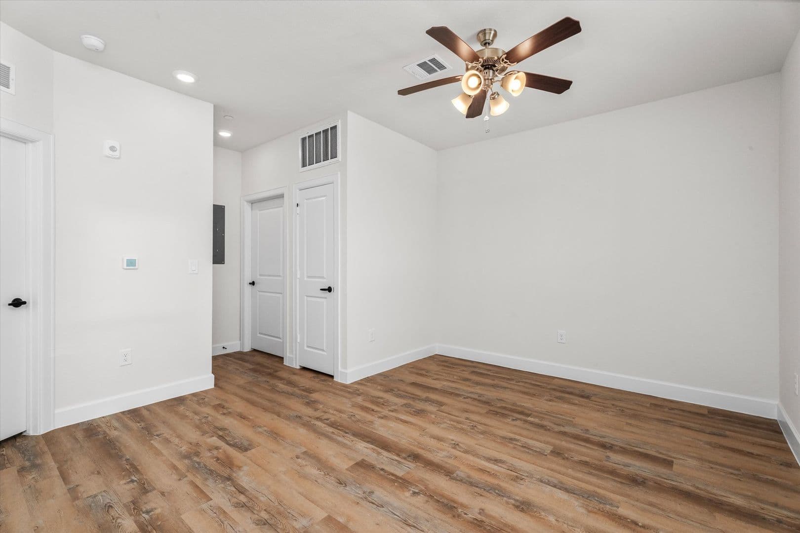 Baytown Apartment: 605 Hunt Rd.