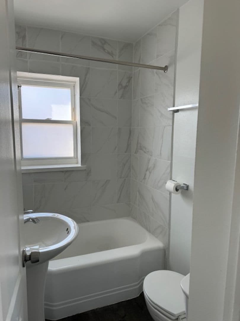 LaPorte Apartment: 701 Maple Ave