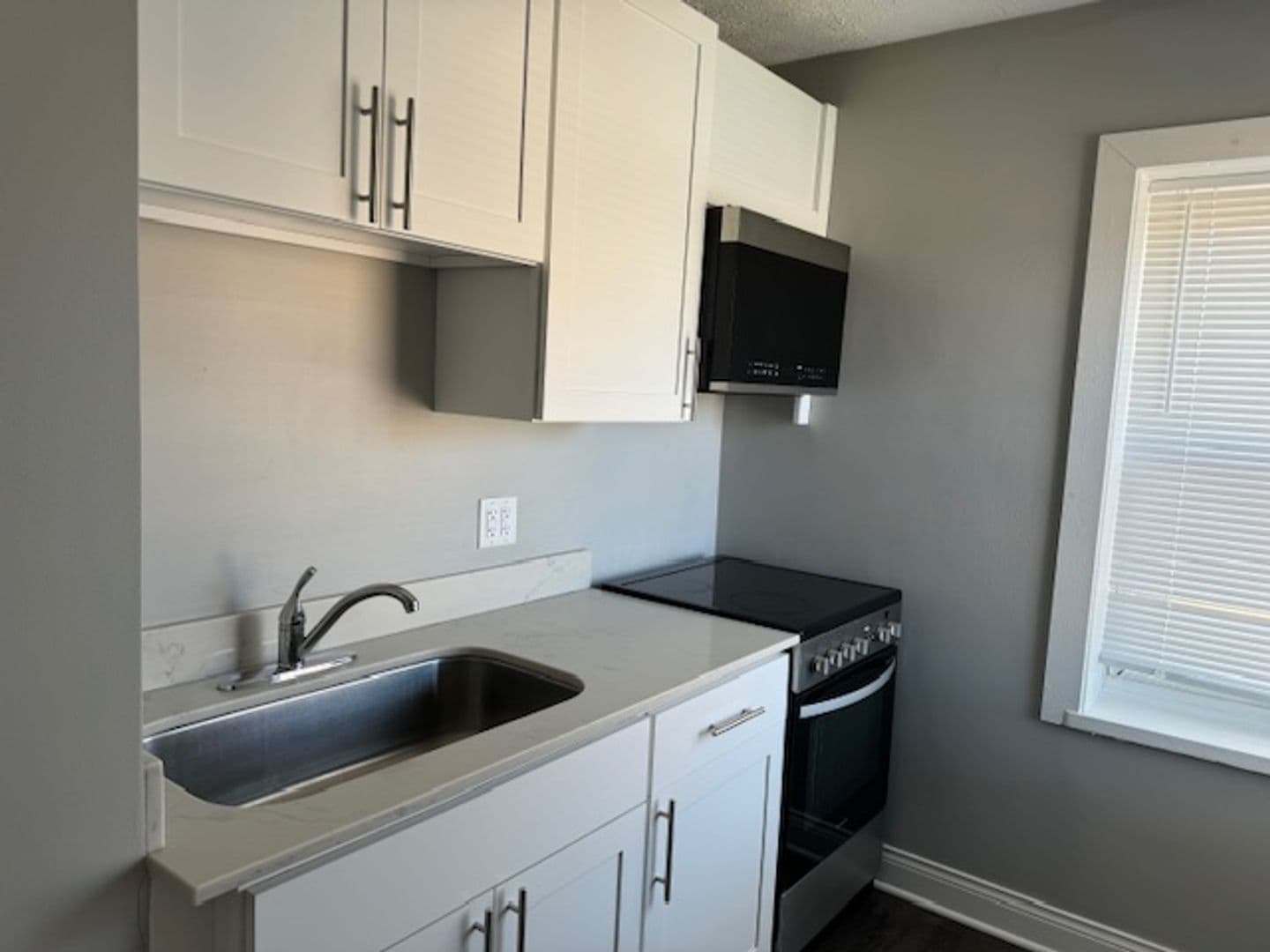 LaPorte Apartment: 701 Maple Ave