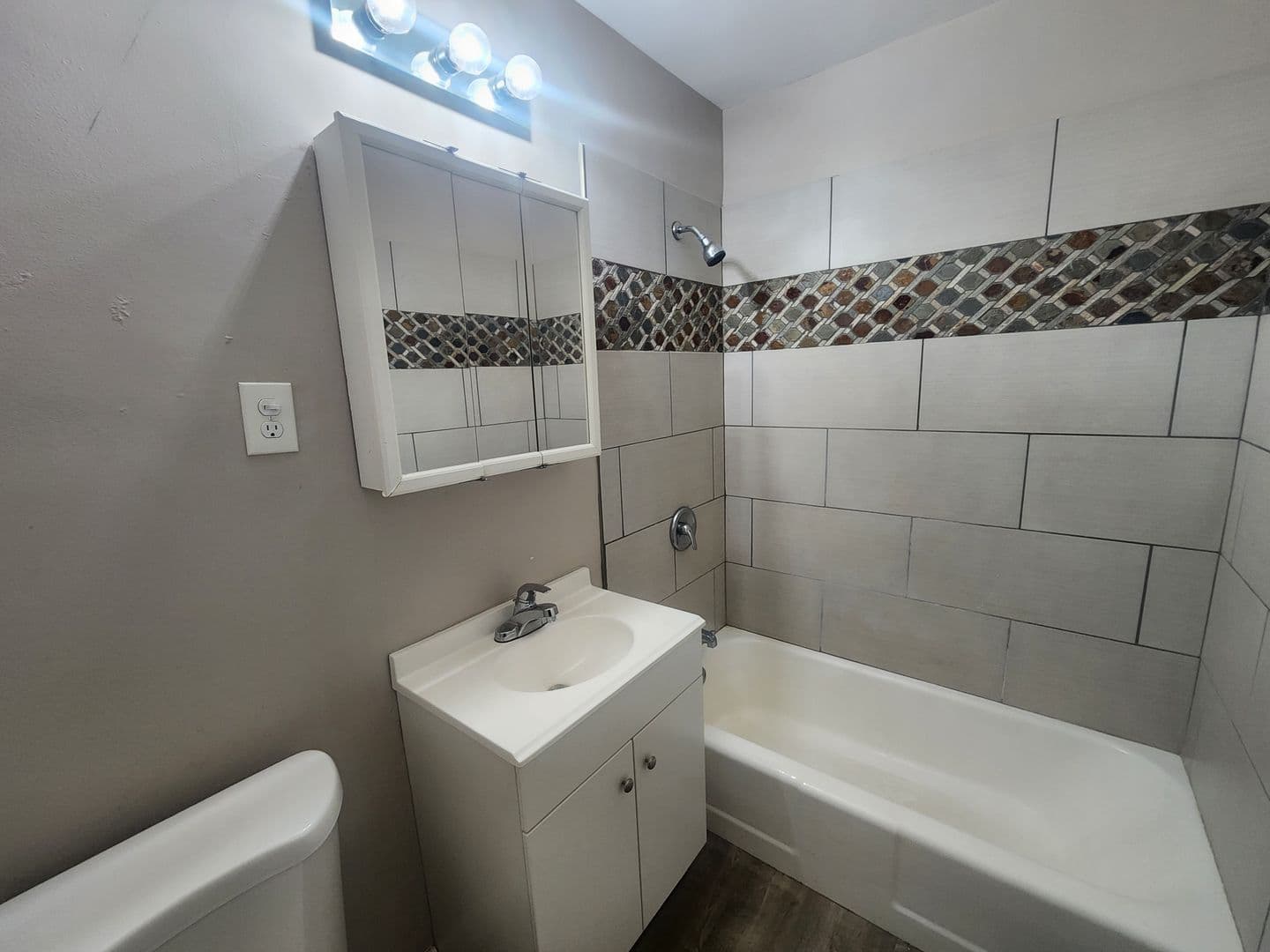 Hillside Apartment: 5147-5163 Electric Ave