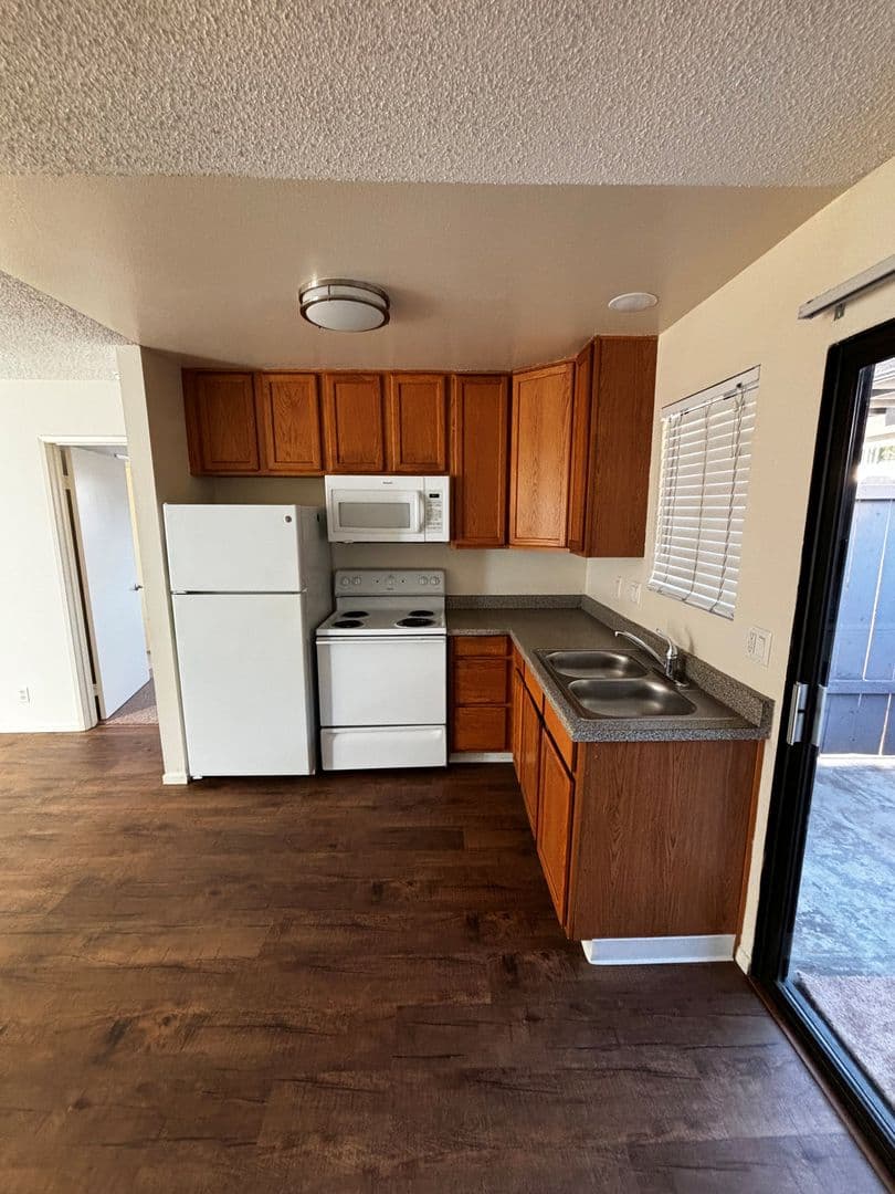 Chula Vista Apartment: 411 and 415 Park Way
