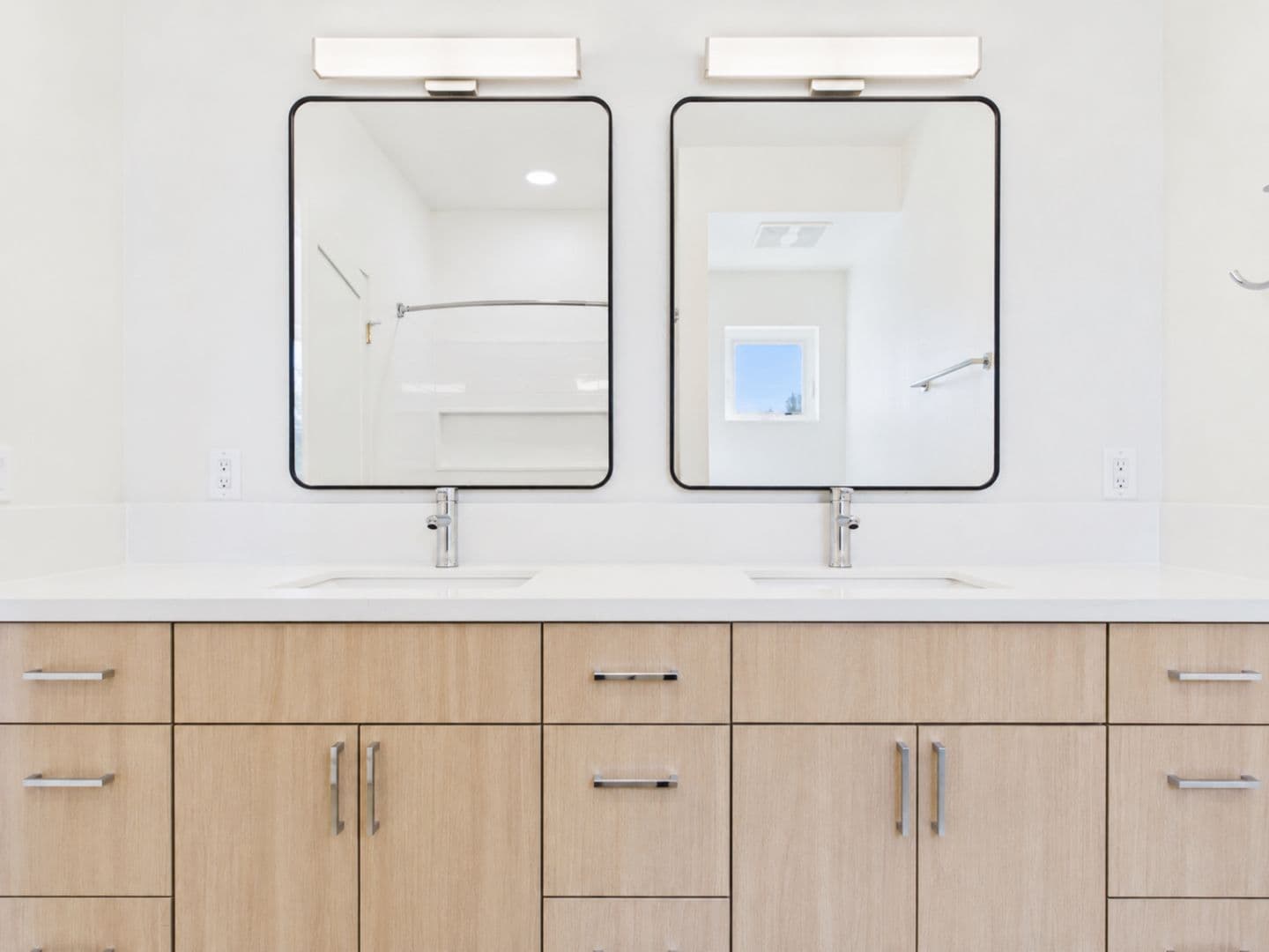 Carlsbad Apartment: 7525-7535 Romeria Street