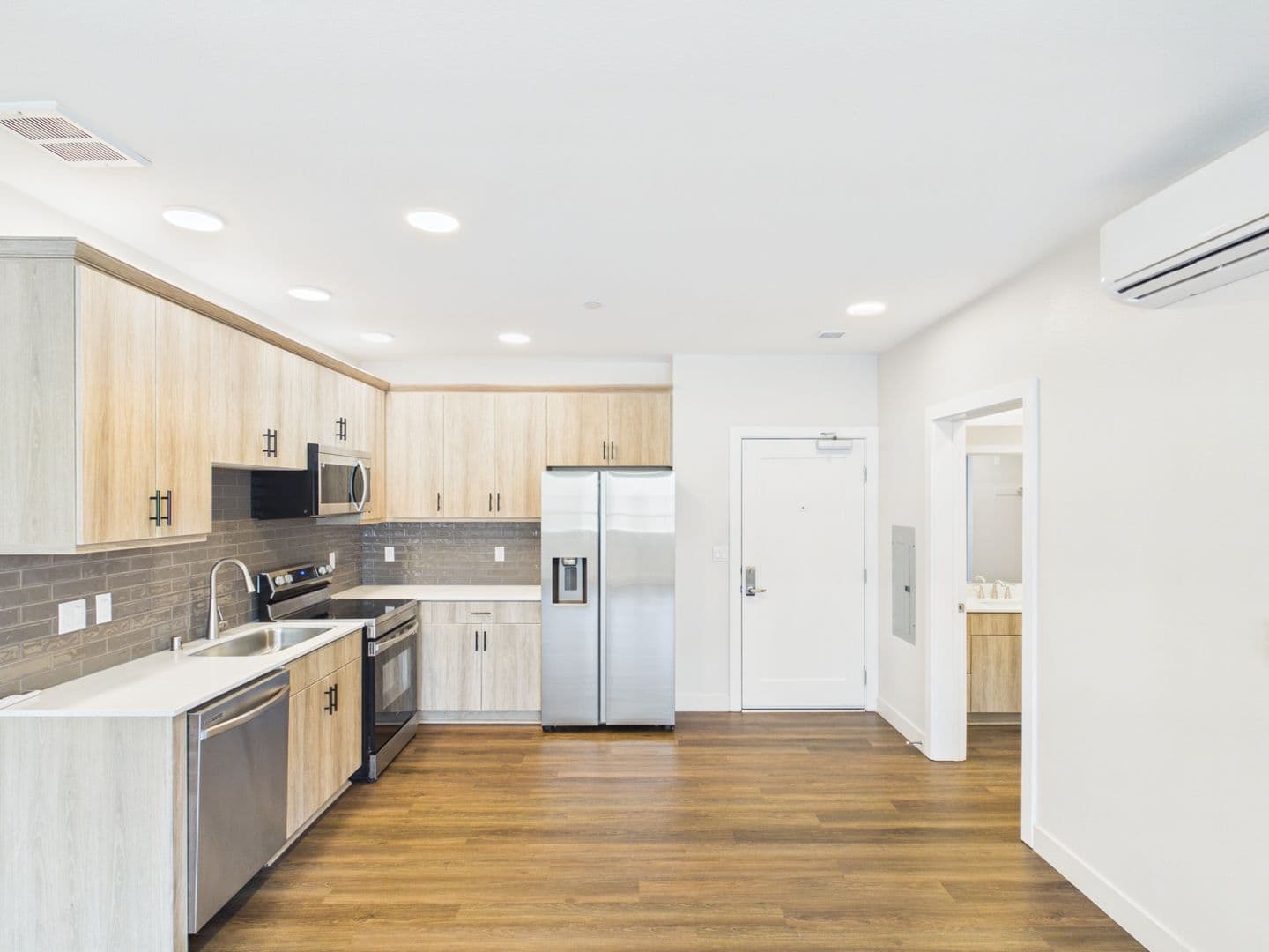 Vista Apartment: 1559 N. Santa Fe Avenue
