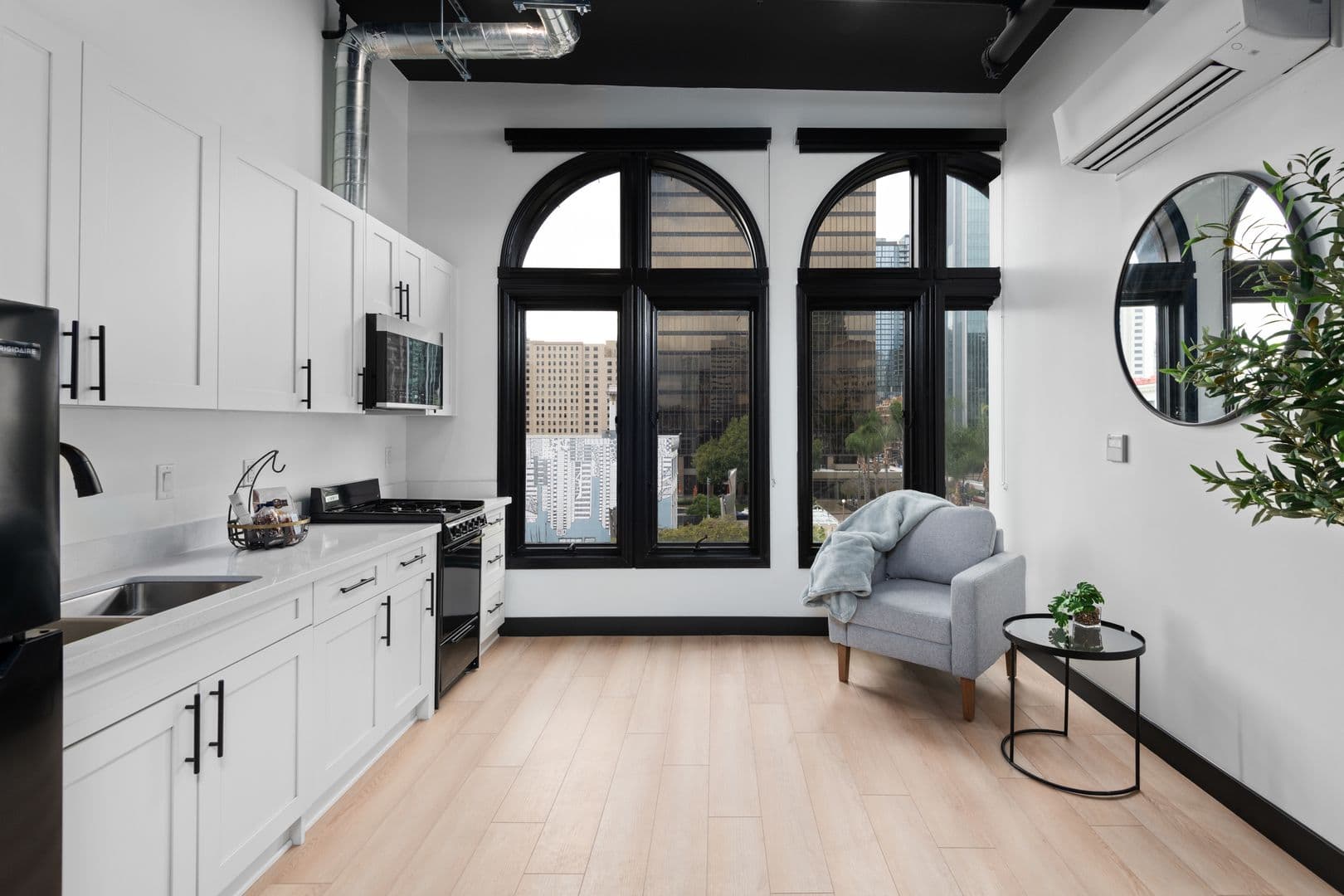 San Diego Apartment: 945 4th Avenue
