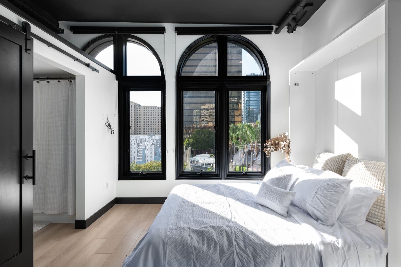 San Diego Apartment: 945 4th Avenue