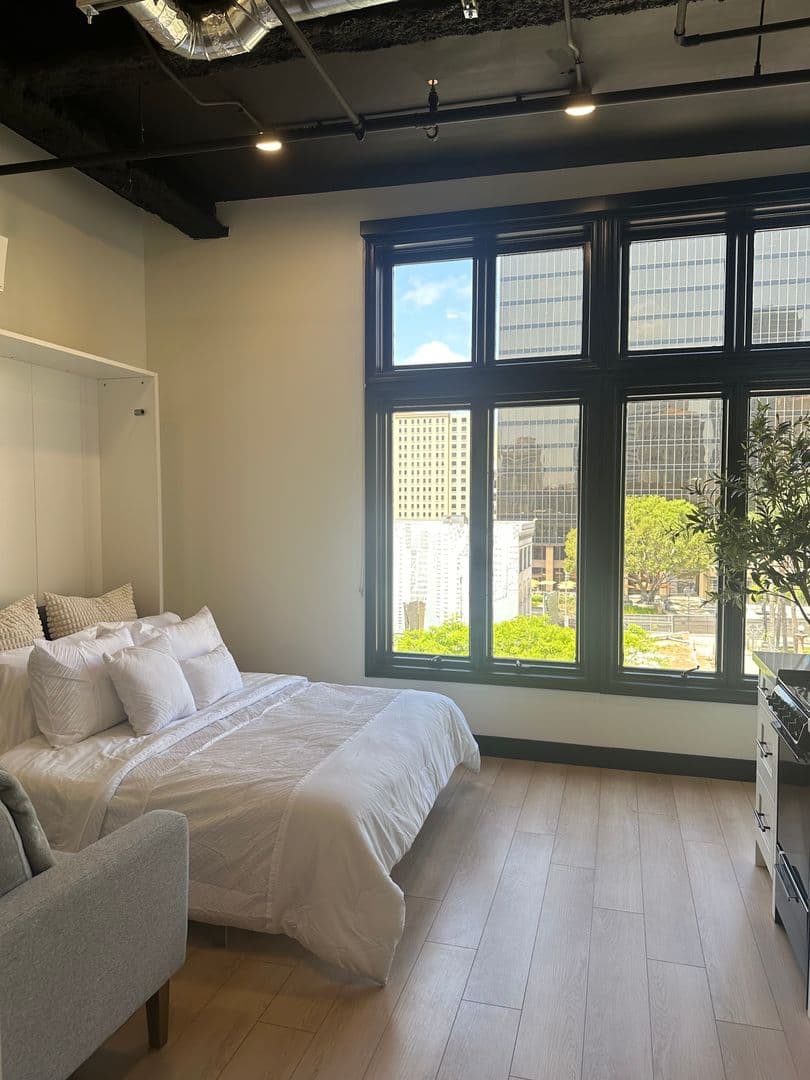 San Diego Apartment: 945 4th Avenue