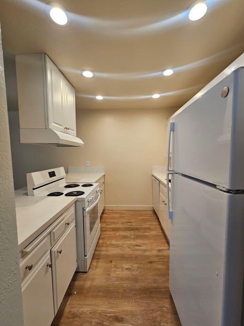 Chula Vista Apartment: 1052 Del Mar Ave