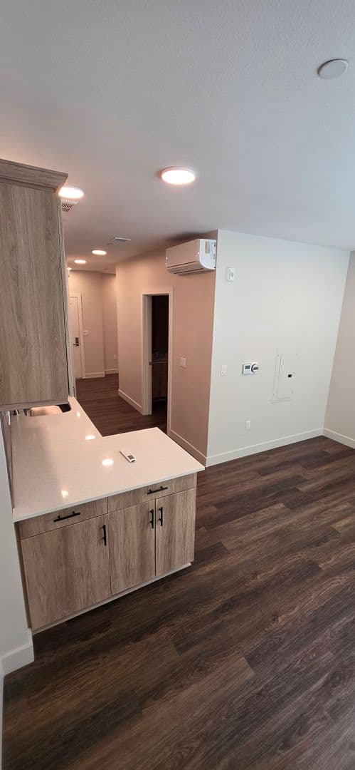 Vista Apartment: 1559 N. Santa Fe Avenue