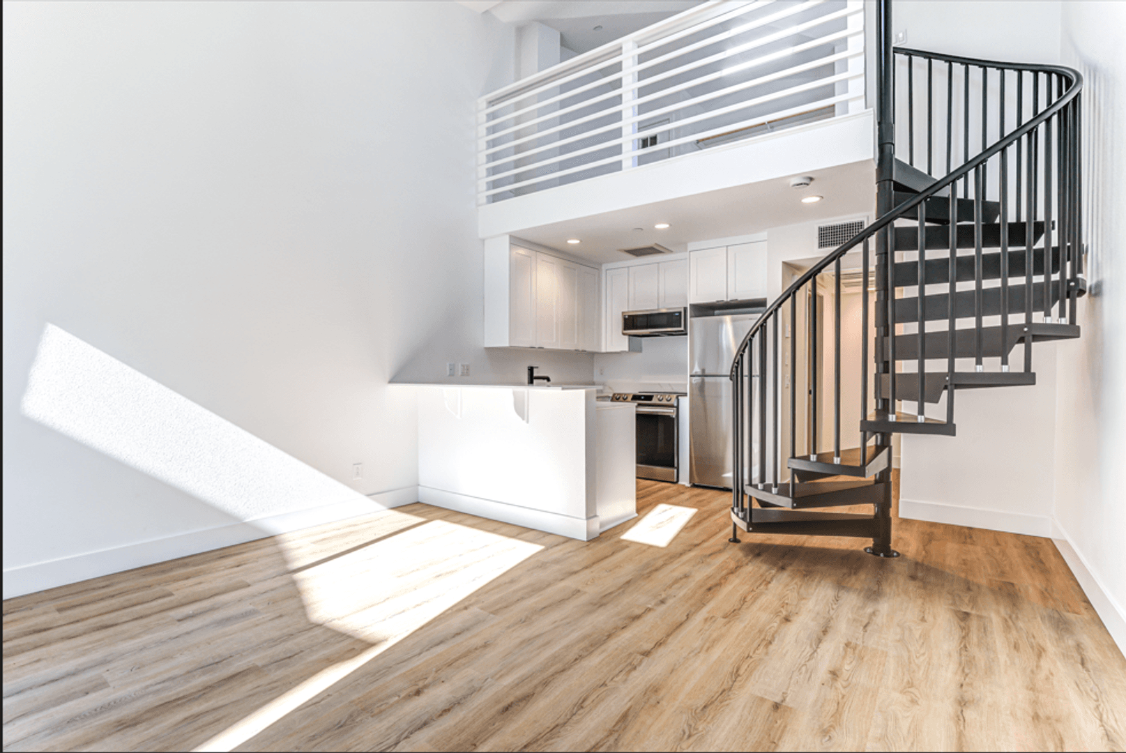 La Jolla Apartment: 7606 Girard Avenue