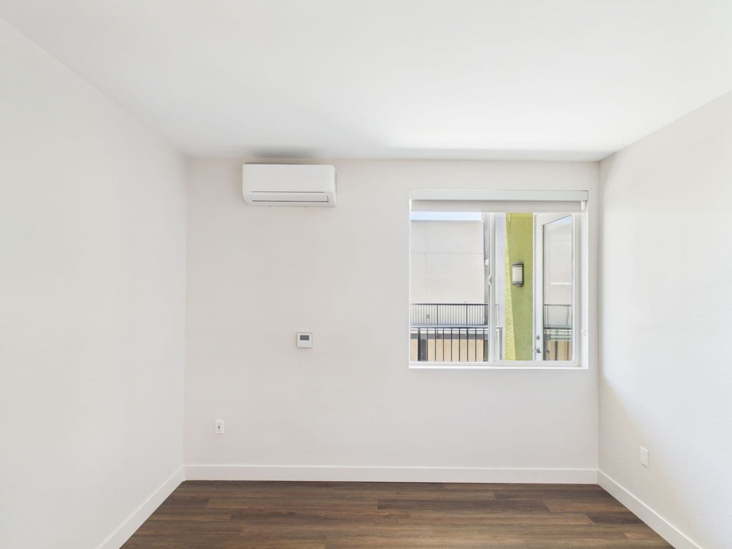 Vista Apartment: 1559 N. Santa Fe Avenue