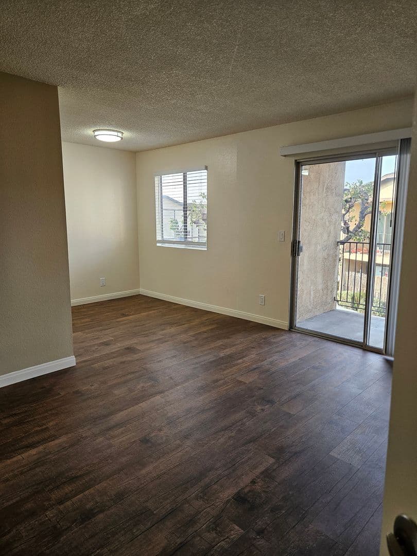 Chula Vista Apartment: 1051 Del Mar Avenue