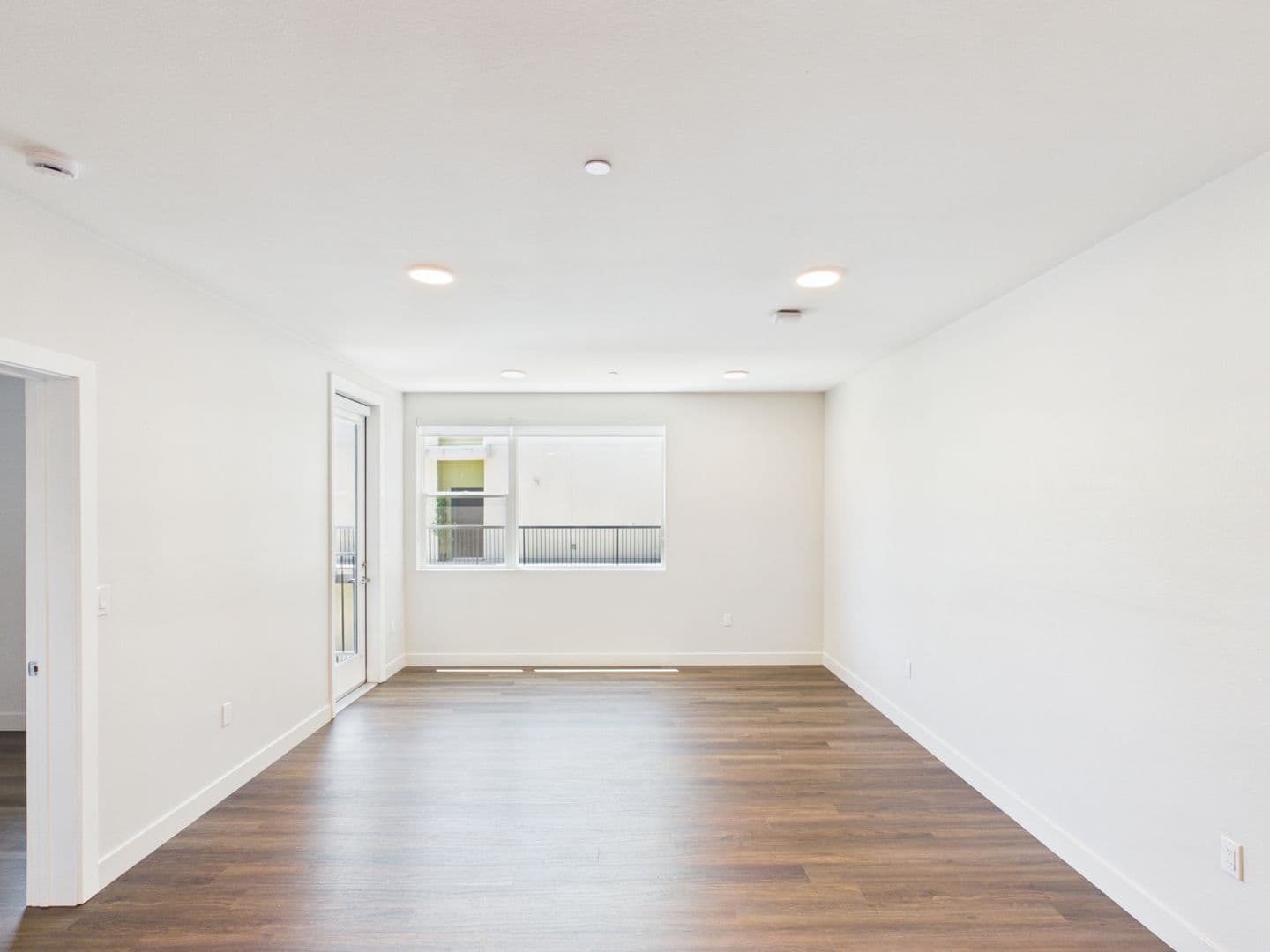 Vista Apartment: 1559 N. Santa Fe Avenue