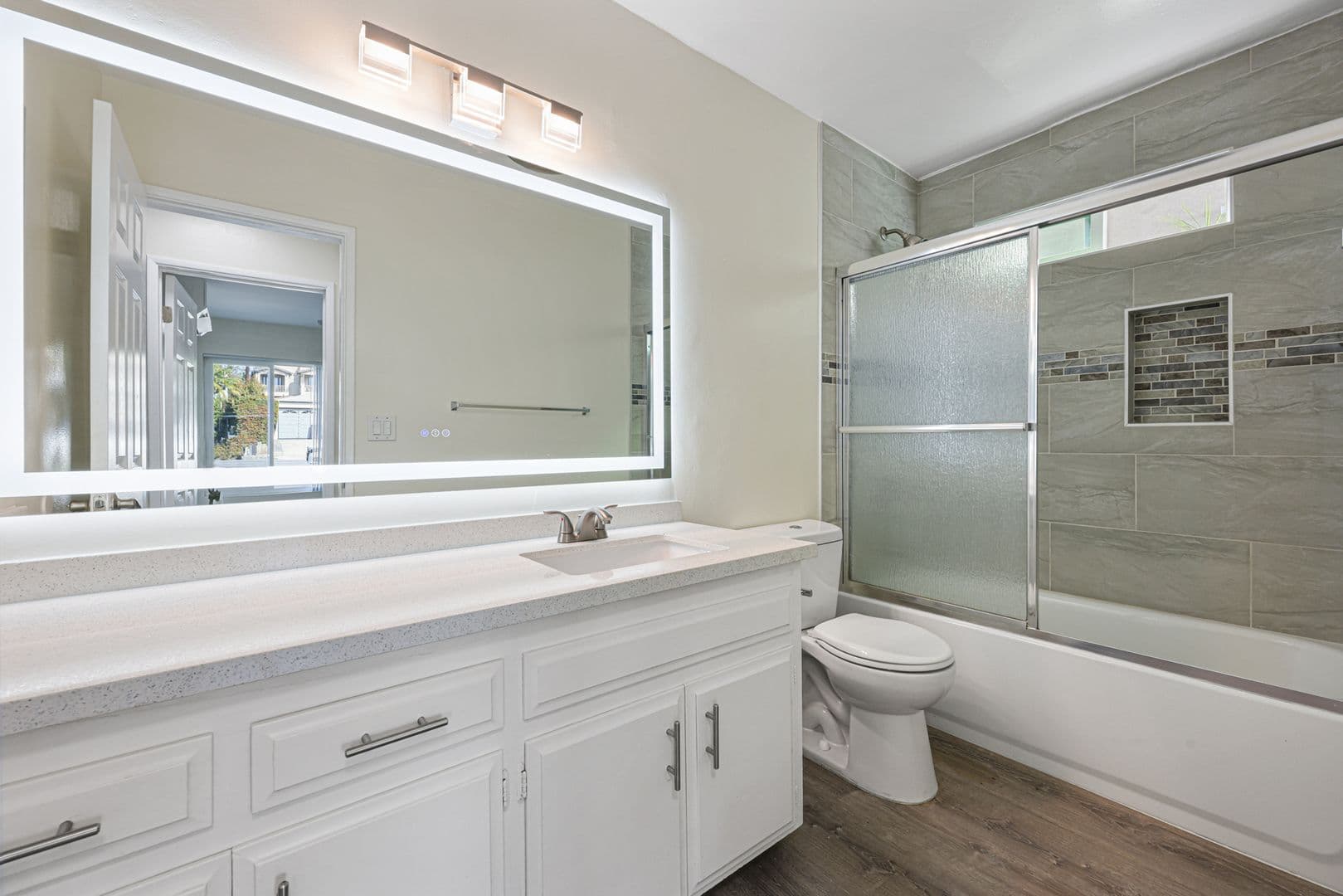 San Diego Apartment: 1707 Chalcedony Street