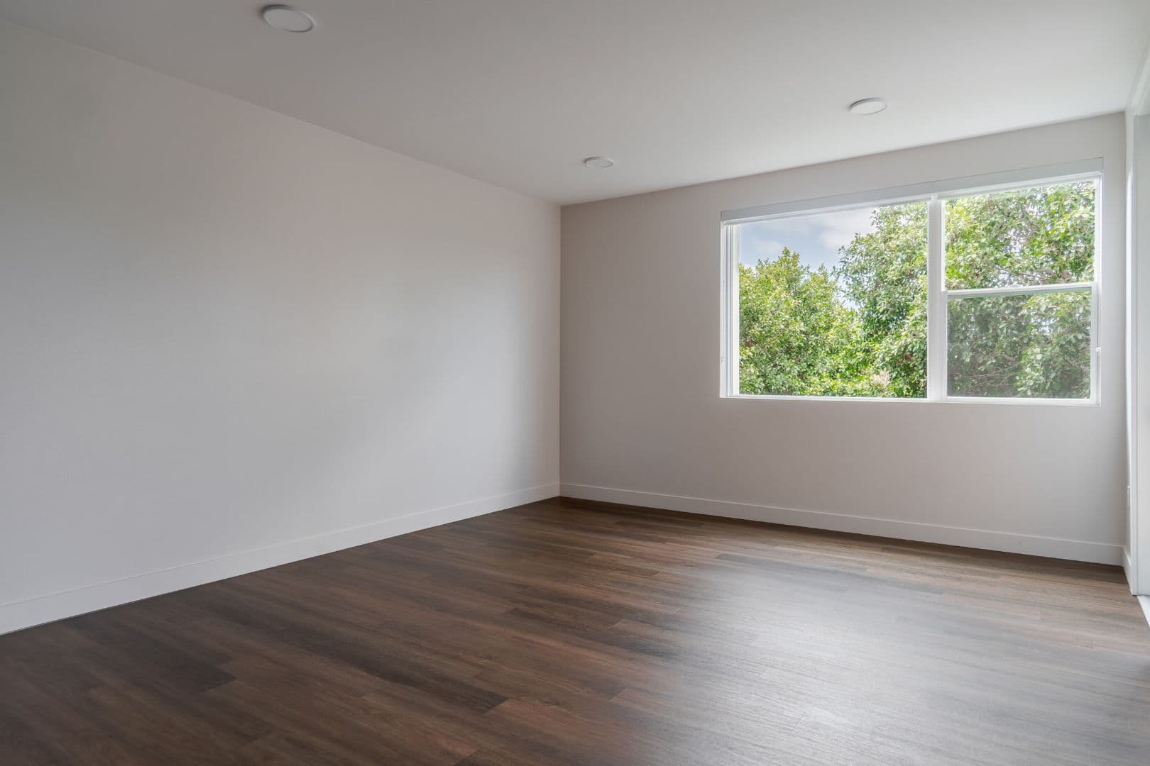 Vista Apartment: 1559 N. Santa Fe Avenue
